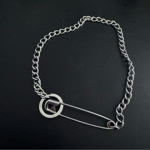 MARTINE ALI SILVER PIN NECKLACE